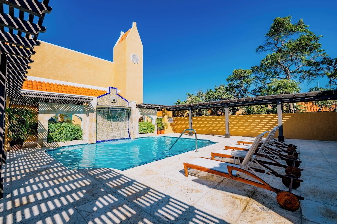 2 outdoor pools, pool umbrellas, pool loungers