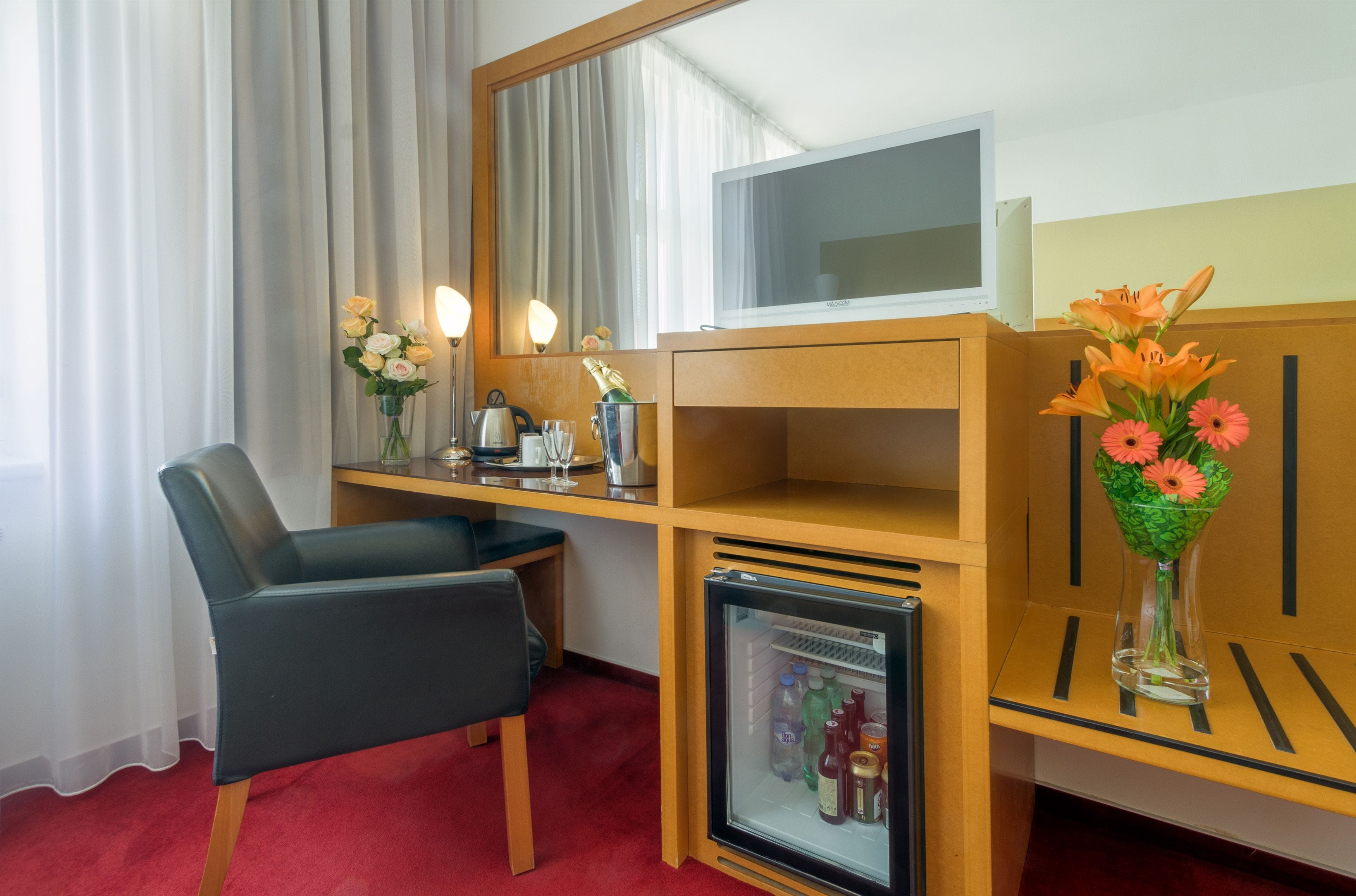 standard double room | 1 bedroom, hypo-allergenic bedding, in-room safe, individually decorated