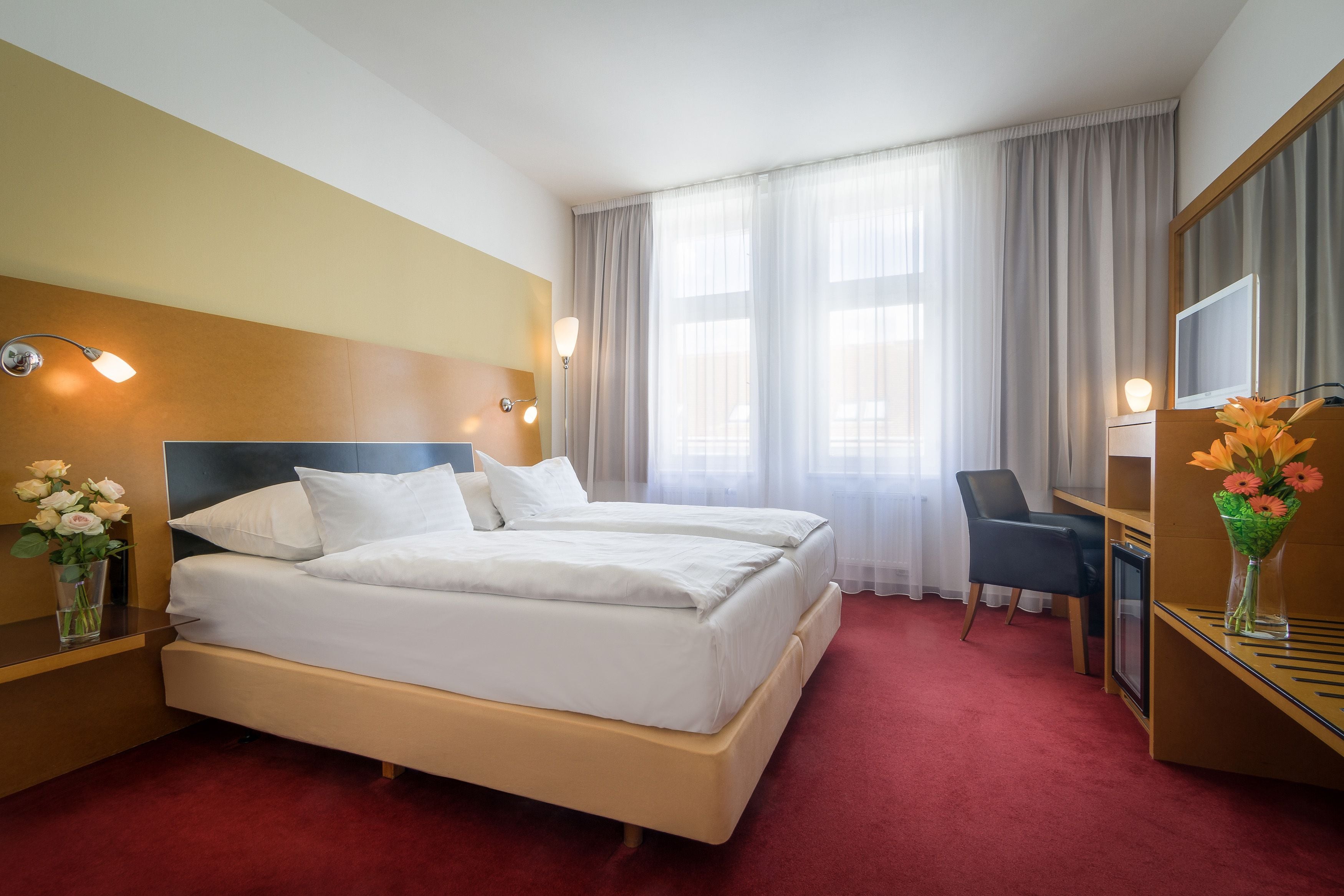 standard double room | 1 bedroom, hypo-allergenic bedding, in-room safe, individually decorated
