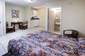 In-room safe, iron/ironing board, free WiFi, bed sheets - Stay Suites of America (Orange Park)