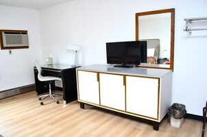 Quarto standard, 2 camas Queen | Escrivaninha, cortinas blackout, camas extras/dobráveis (sobretaxa)