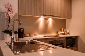 Fridge, microwave, stovetop, dishwasher - Quest Flemington (Melbourne)
