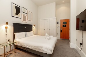 Comfort Suite, Ensuite | In-room safe, blackout drapes, iron/ironing board - Kensington House Hotel (London)