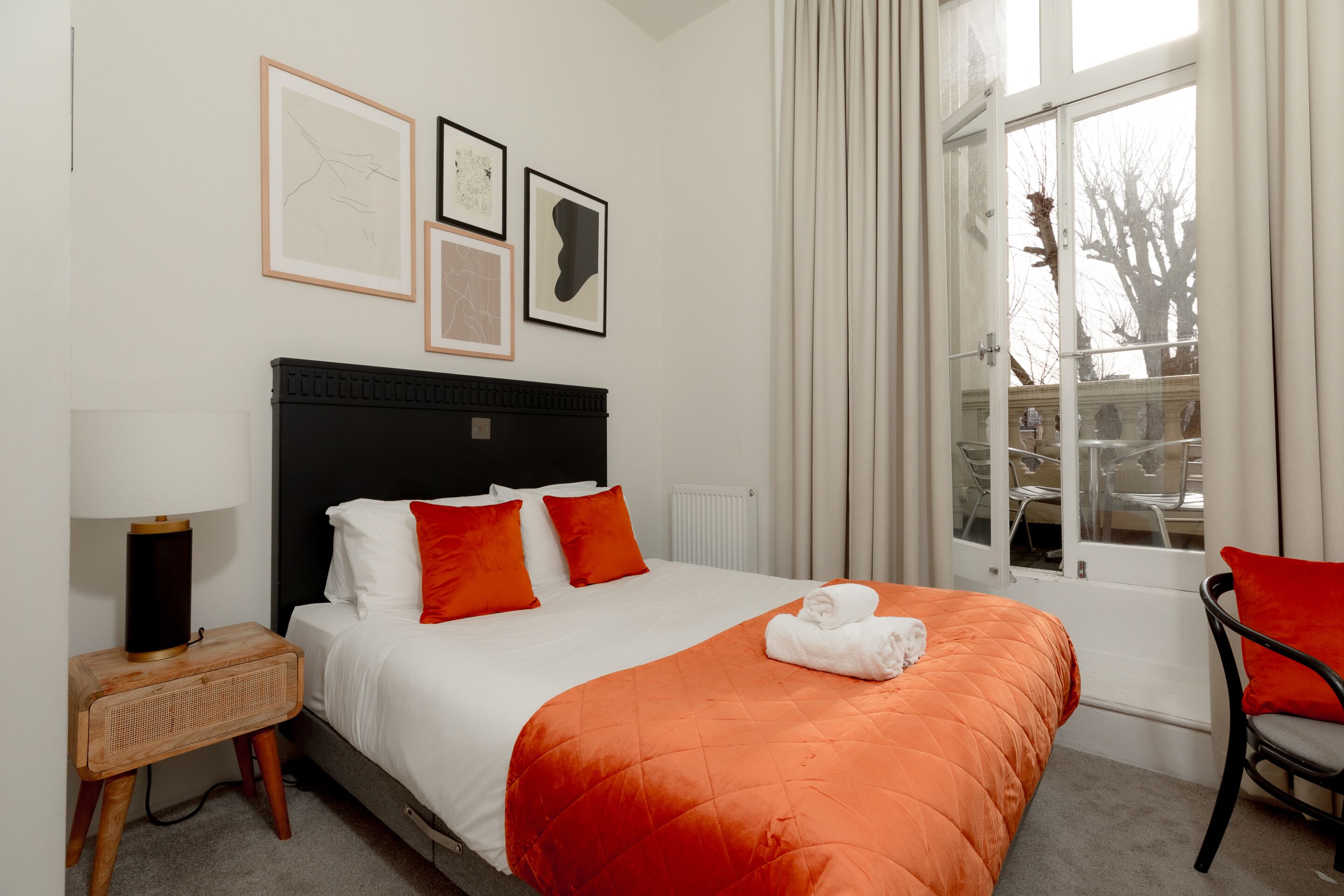 Deluxe Double Room, Ensuite | In-room safe, blackout drapes, iron/ironing board, free WiFi