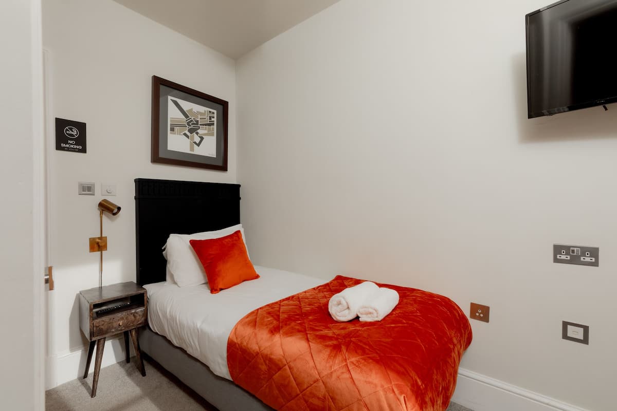 City Single Room, Ensuite, City View | In-room safe, blackout drapes, iron/ironing board, free WiFi