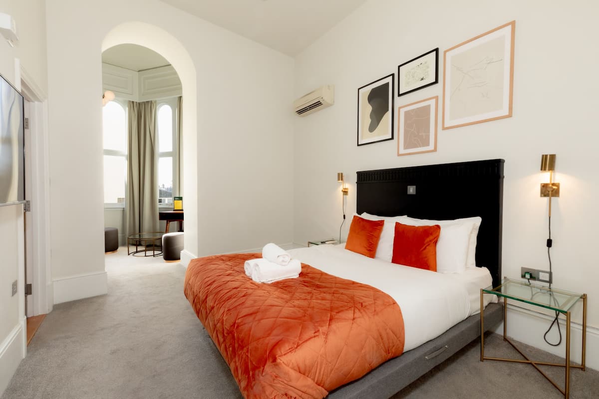 Comfort Suite, Ensuite | In-room safe, blackout drapes, iron/ironing board, free WiFi