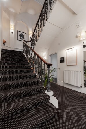 Interior - Kensington House Hotel (London)