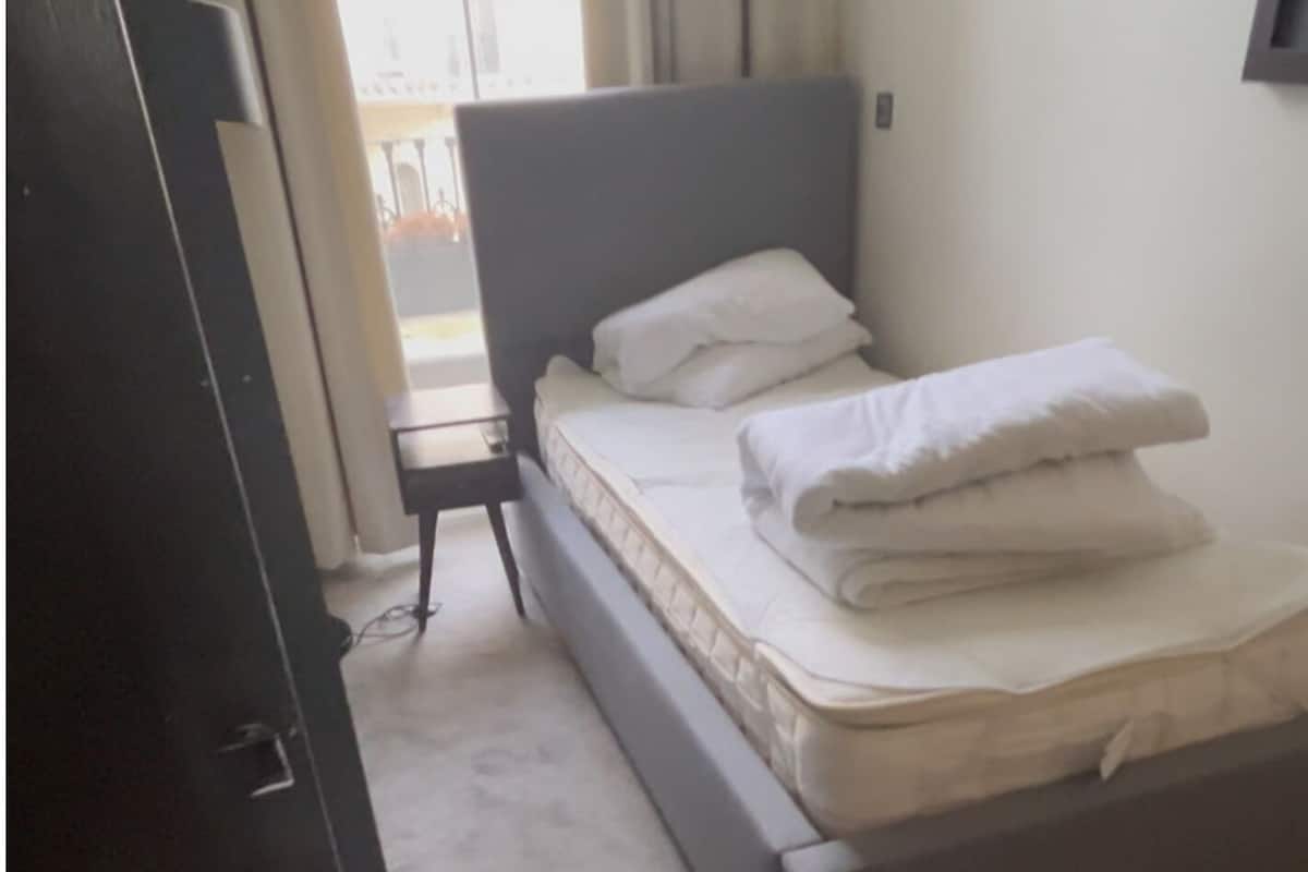 City Single Room, Ensuite, City View | In-room safe, blackout drapes, iron/ironing board