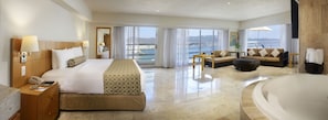 Senior Suite, 1 King Bed, Jetted Tub | In-room safe, desk, laptop workspace, iron/ironing board - HS HOTSSON Hotel Acapulco (Acapulco)