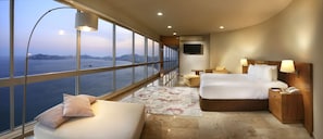 Suite presidencial, 2 habitaciones, piscina privada, vistas al mar | Caja fuerte, escritorio, espacio para trabajar con un portátil