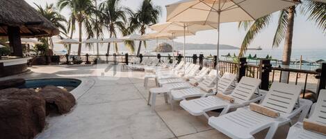 4 outdoor pools