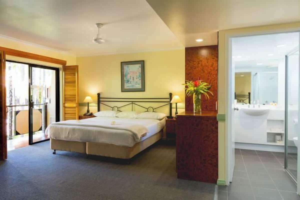 In-room safe, desk, iron/ironing board, free cots/infant beds