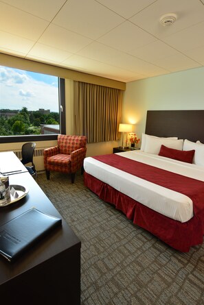 Premium bedding, Select Comfort beds, in-room safe, iron/ironing board - Hotel UMass (Amherst)