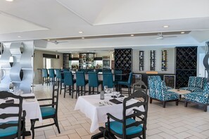 2 restaurants, breakfast served