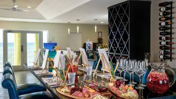 2 restaurants, breakfast served