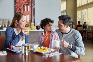 Termasuk sarapan segera setiap hari 