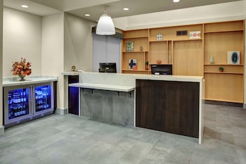 Hotel entrance and lobby at HYATT house Dallas/Lincoln Park