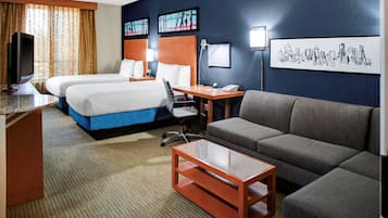 Executive suite, 2 tweepersoonsbedden | Een kluis op de kamer, een bureau, een strijkplank/strijkijzer