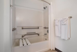 Chambre, 1 grand lit, accessible aux personnes à mobilité réduite, non-fumeurs (Efficiency) | Fer et planche à repasser, lits pliants/supplémentaires, Wi-Fi gratuit