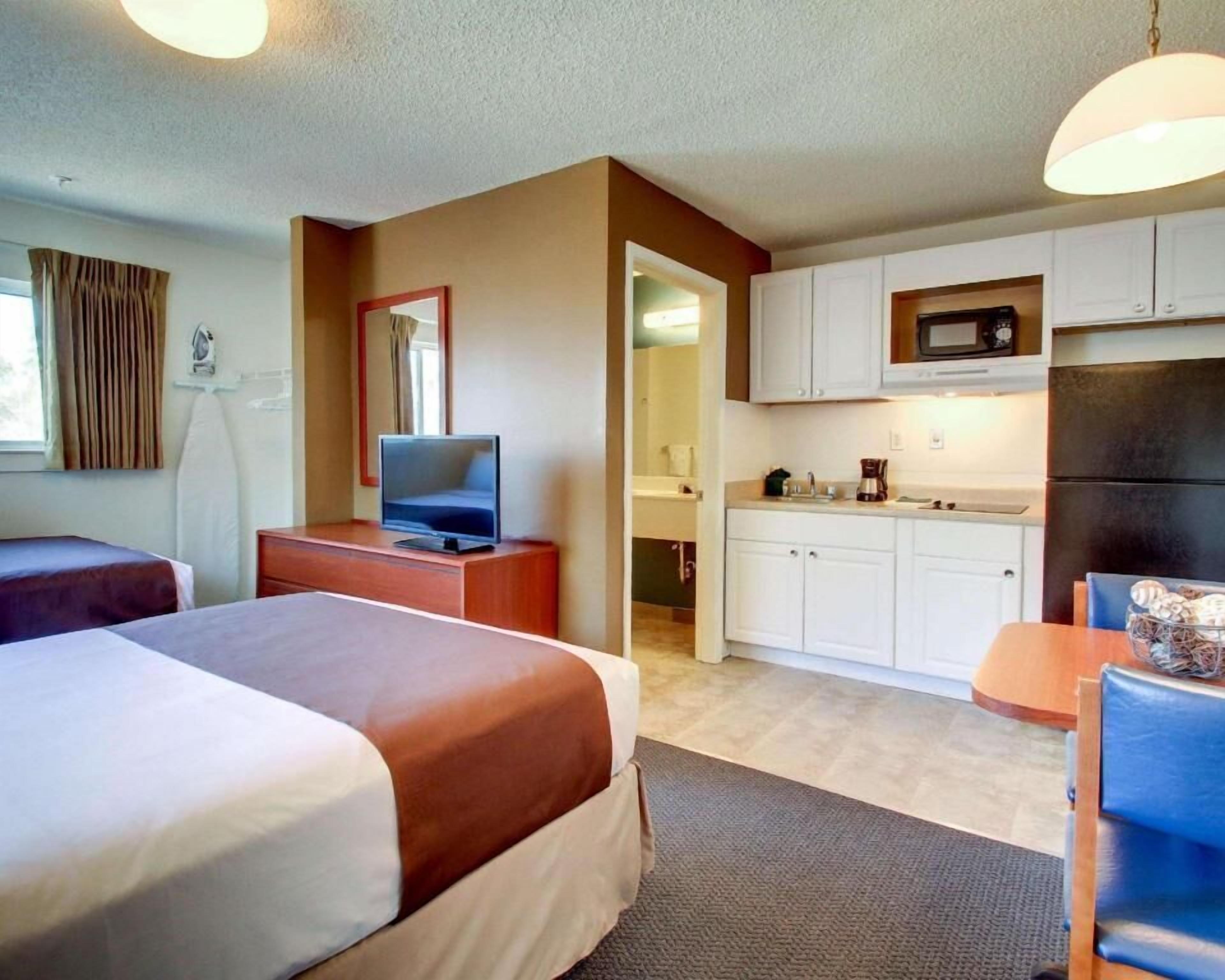 Tabla de planchar con plancha, camas extra, wifi gratis y ropa de cama 