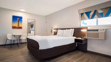 Room, 1 Queen Bed, Accessible, Non Smoking (Efficiency) | Iron/ironing board, rollaway beds, free WiFi, bed sheets