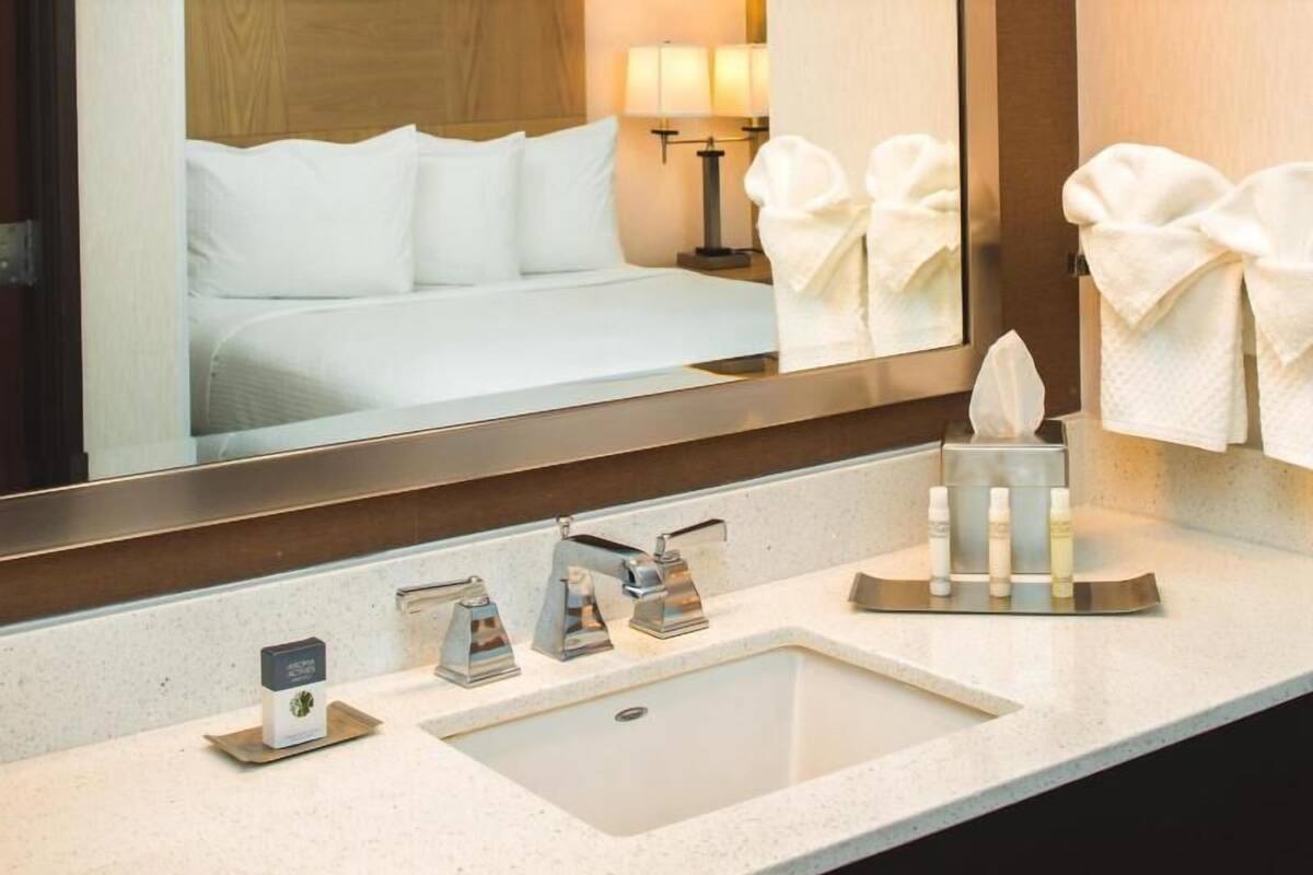 Salle de bain | Articles de toilette (gratuits), séchoir à cheveux, peignoirs