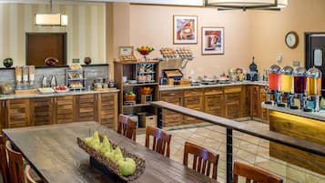 Café da manhã com buffet todos os dias (USD 9.95 por pessoa)