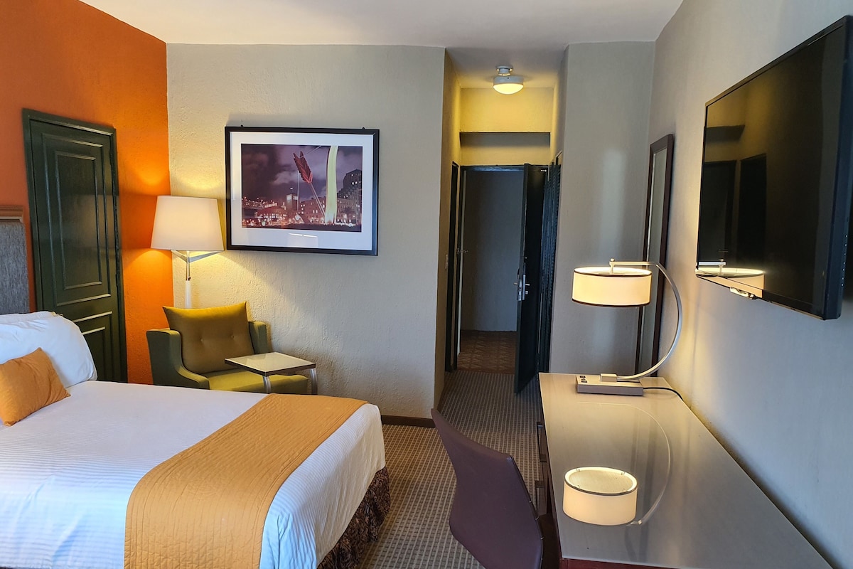 Premium bedding, down comforters, in-room safe, desk