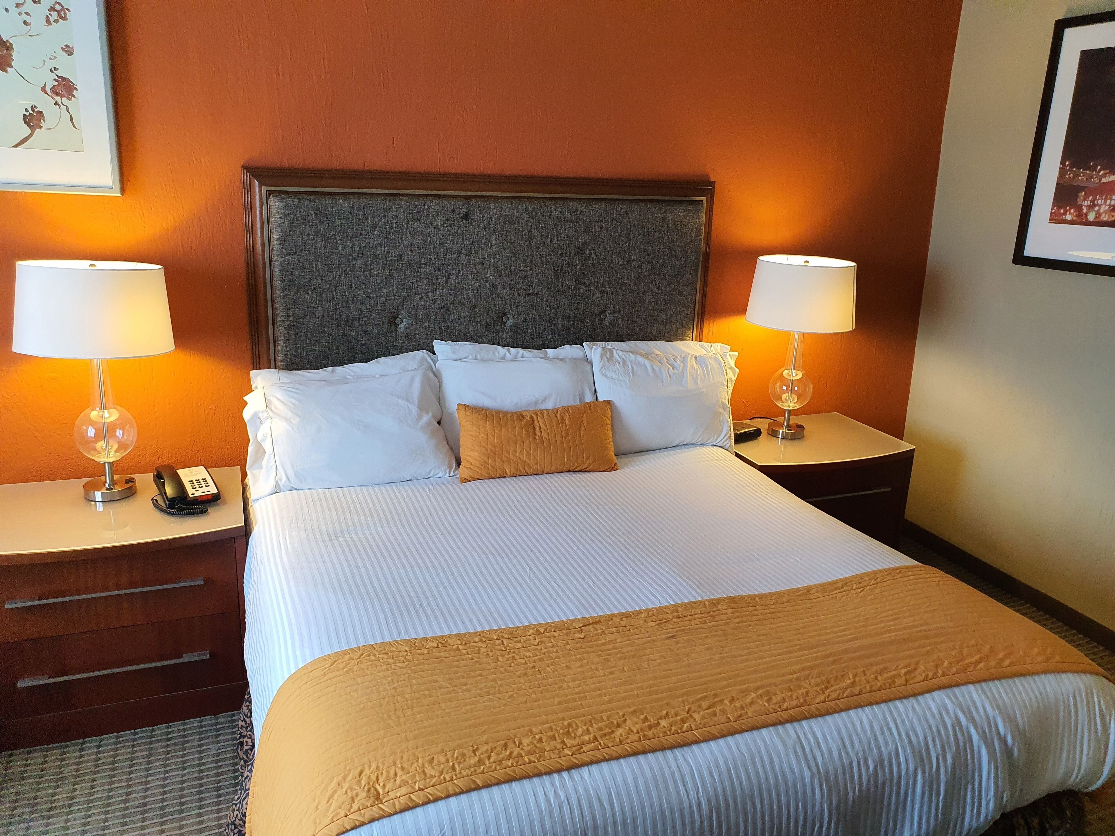 Standardzimmer, 1 King-Bett | Hochwertige Bettwaren, Daunenbettdecken, Zimmersafe, Schreibtisch