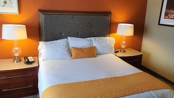 Standardzimmer, 1 King-Bett | Hochwertige Bettwaren, Daunenbettdecken, Zimmersafe, Schreibtisch