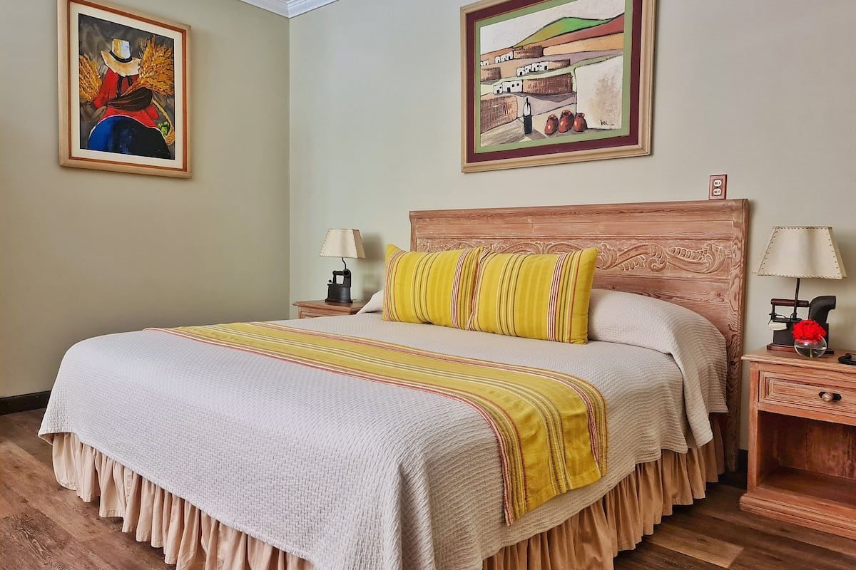 Single Colonial Room | Premium bedding, in-room safe, individually decorated