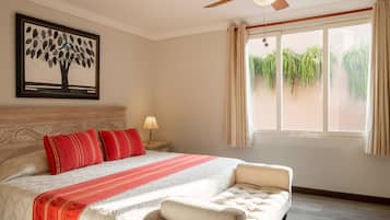 Ropa de cama de alta calidad y caja de seguridad en la habitación