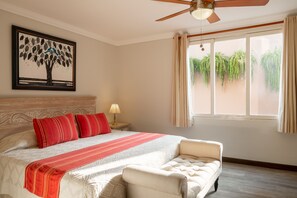 Roupas de cama premium, cofres nos quartos, individualmente decorados