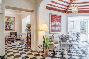 로비 좌석 공간