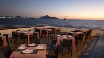 S'hi serveixen esmorzars, dinars, sopars i plats de cuina mexicana