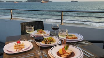 Se sirven desayunos, almuerzos y cenas; cocina mexicana