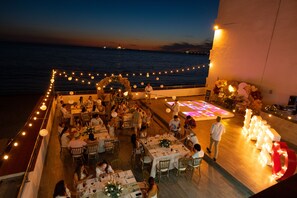 Breakfast, lunch, dinner served; Mexican cuisine  - Hotel Fiesta Mexicana (Manzanillo)