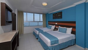 Phòng Tiêu chuẩn, 2 giường đôi, quang cảnh biển | Chăn bông, bộ trải giường, có lối đi dành cho xe lăn 