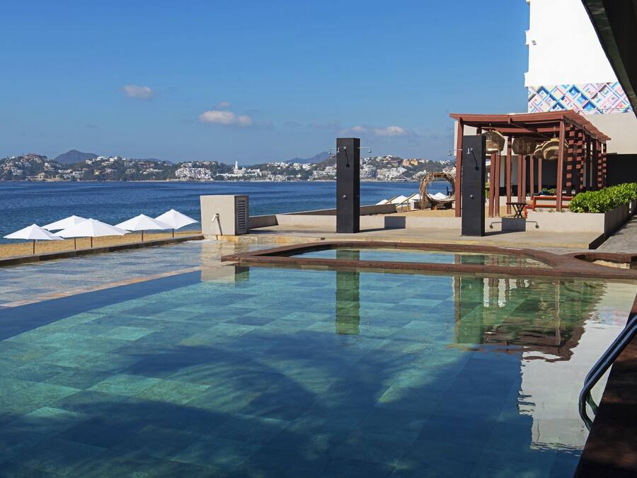 2 piscines extérieures