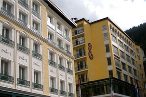 Vista frontal de la propiedad