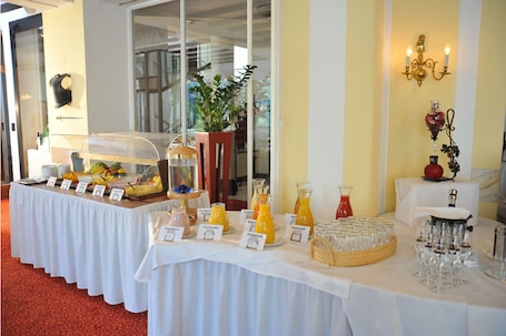 Desayuno buffet todos los días (con cargo)