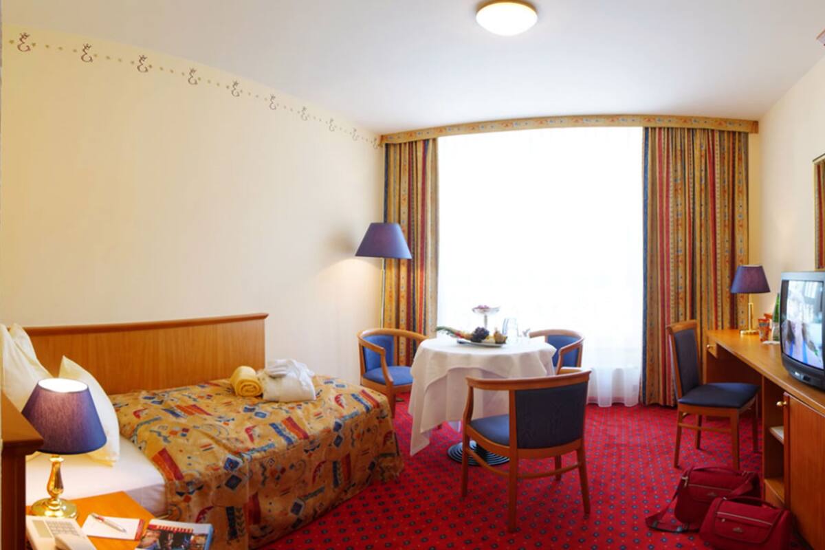 Standard Single Room | Hypo-allergenic bedding available, in-room safe, desk, blackout drapes