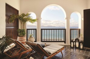 Frette Italian sheets, premium bedding, free minibar items, in-room safe