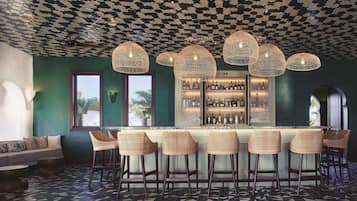 2 quầy bar/khu lounge, quầy bar bên hồ bơi, quán bar trên bãi biển