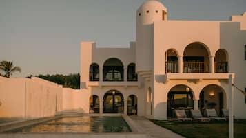 Suite, 2 Bedrooms, Beachfront (Jonquil) | Frette Italian sheets, premium bedding, free minibar items, in-room safe