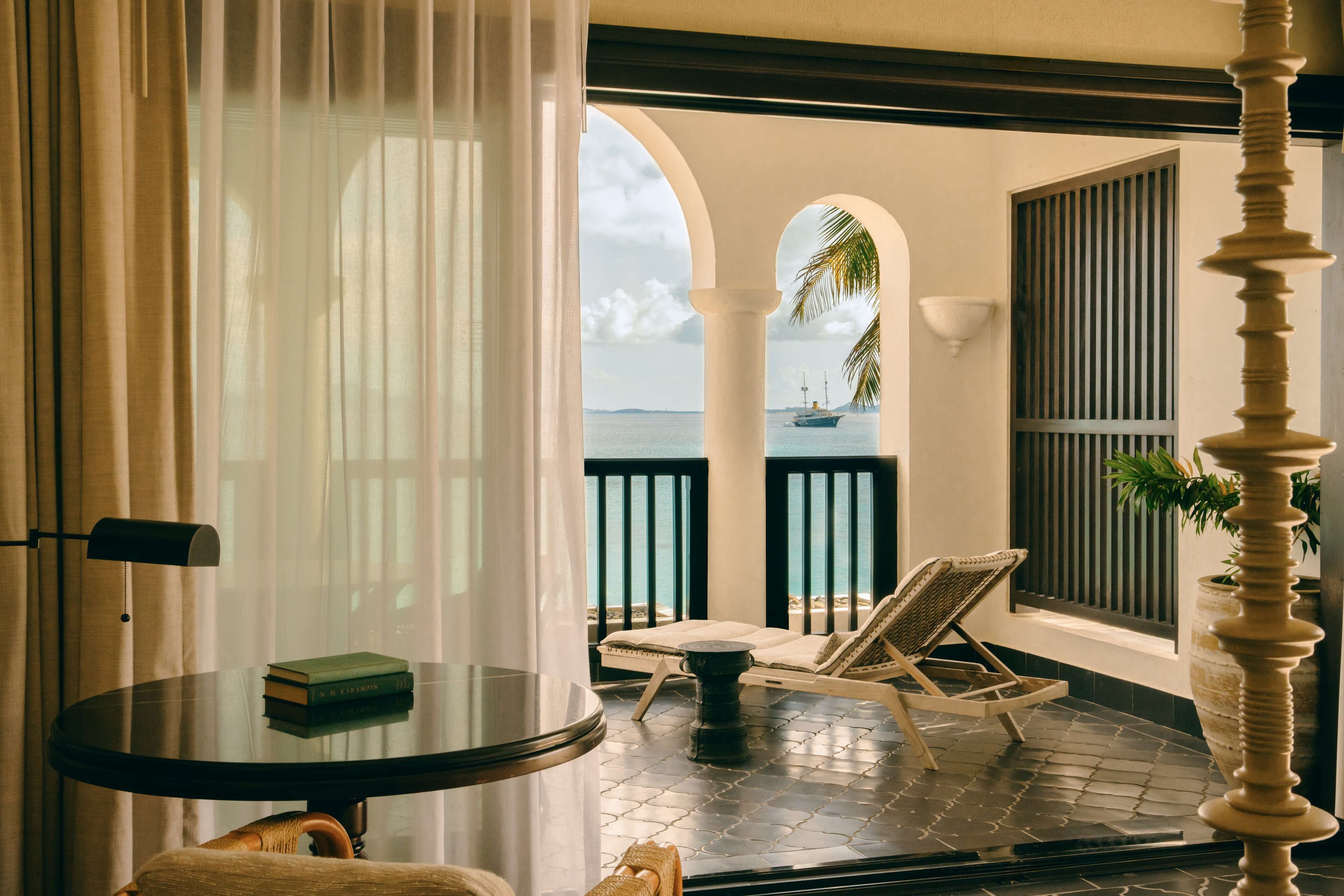 1 bedroom, frette italian sheets, premium bedding, free minibar items