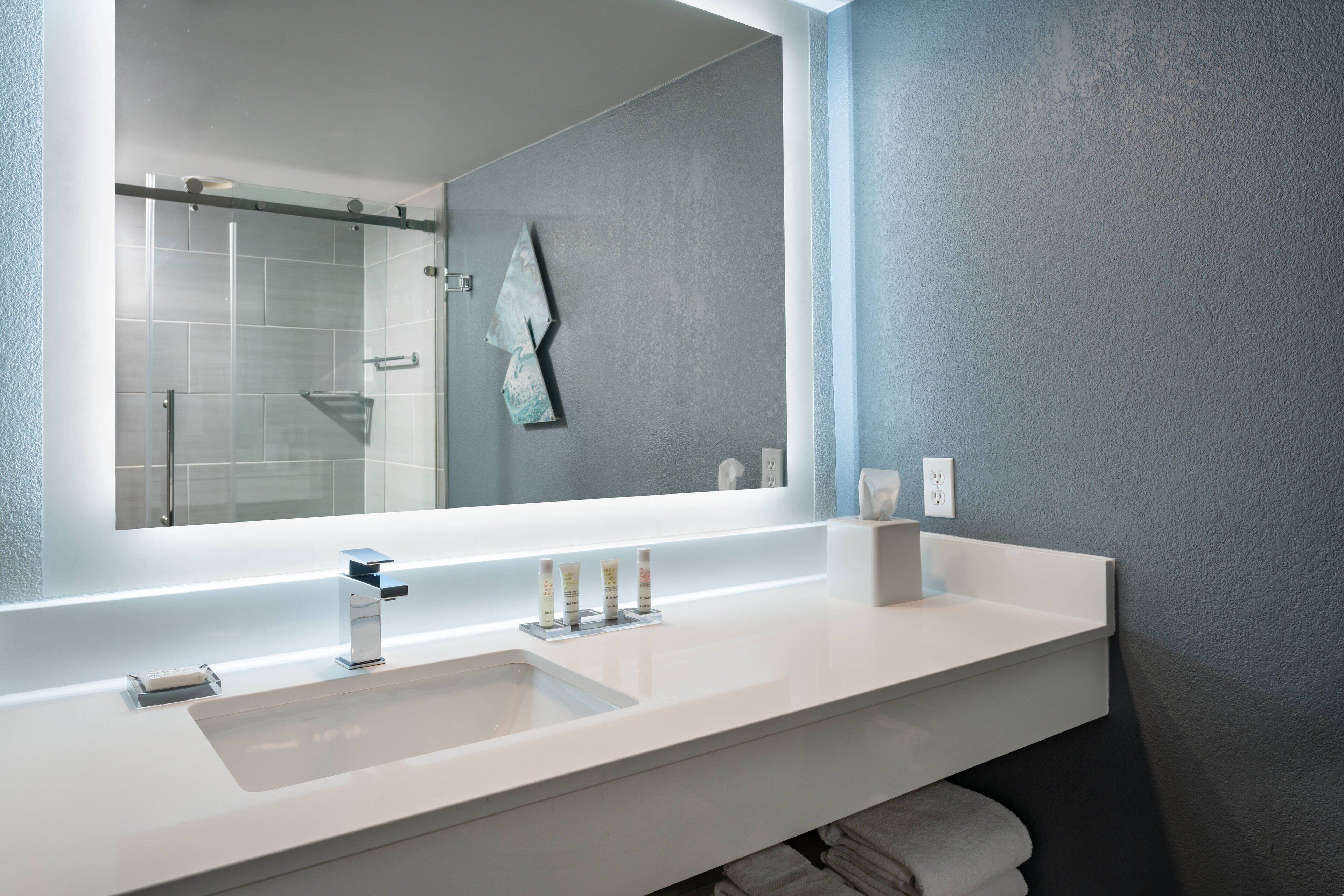 combined shower/bathtub, free toiletries, hair dryer, towels