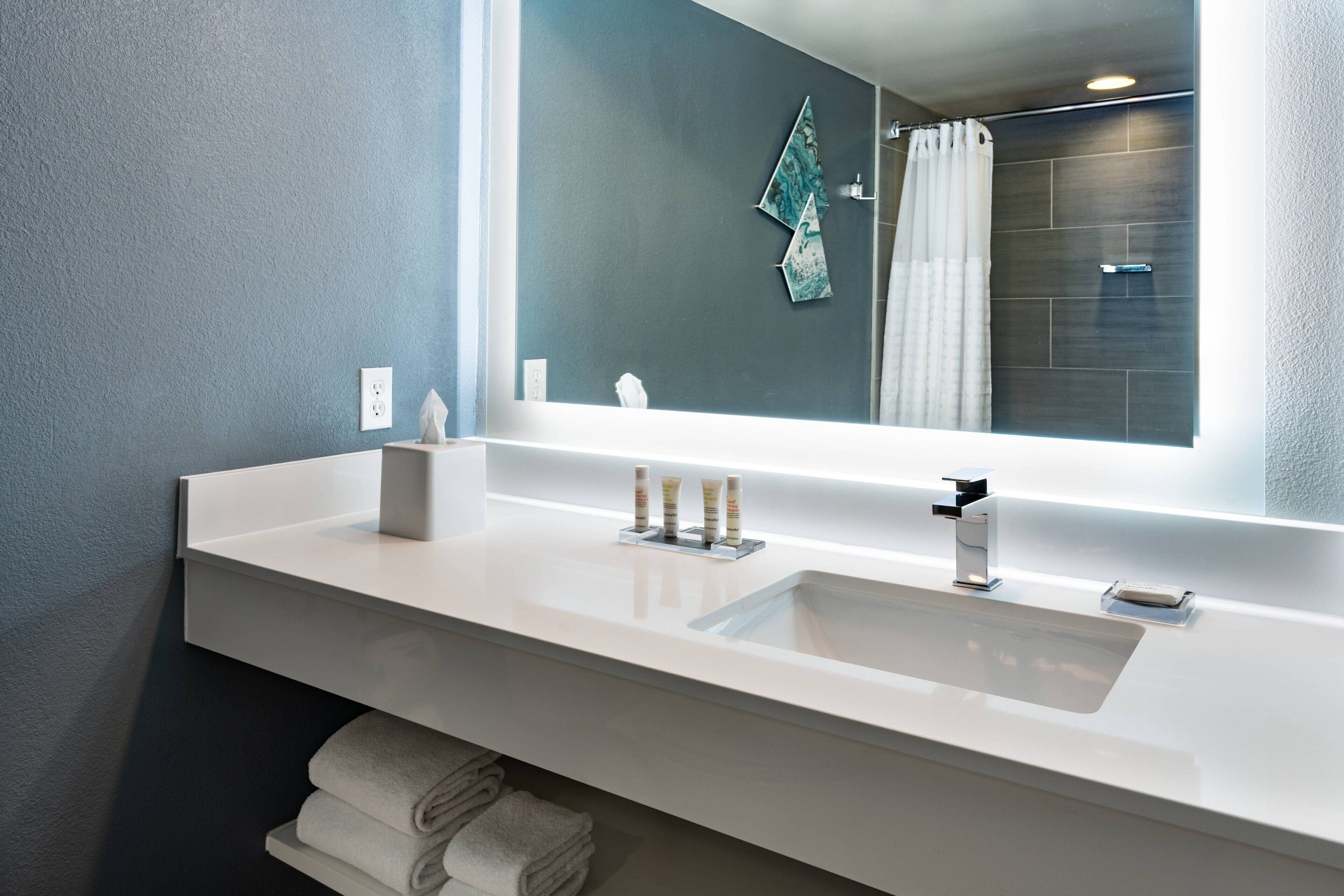 combined shower/bathtub, free toiletries, hair dryer, towels