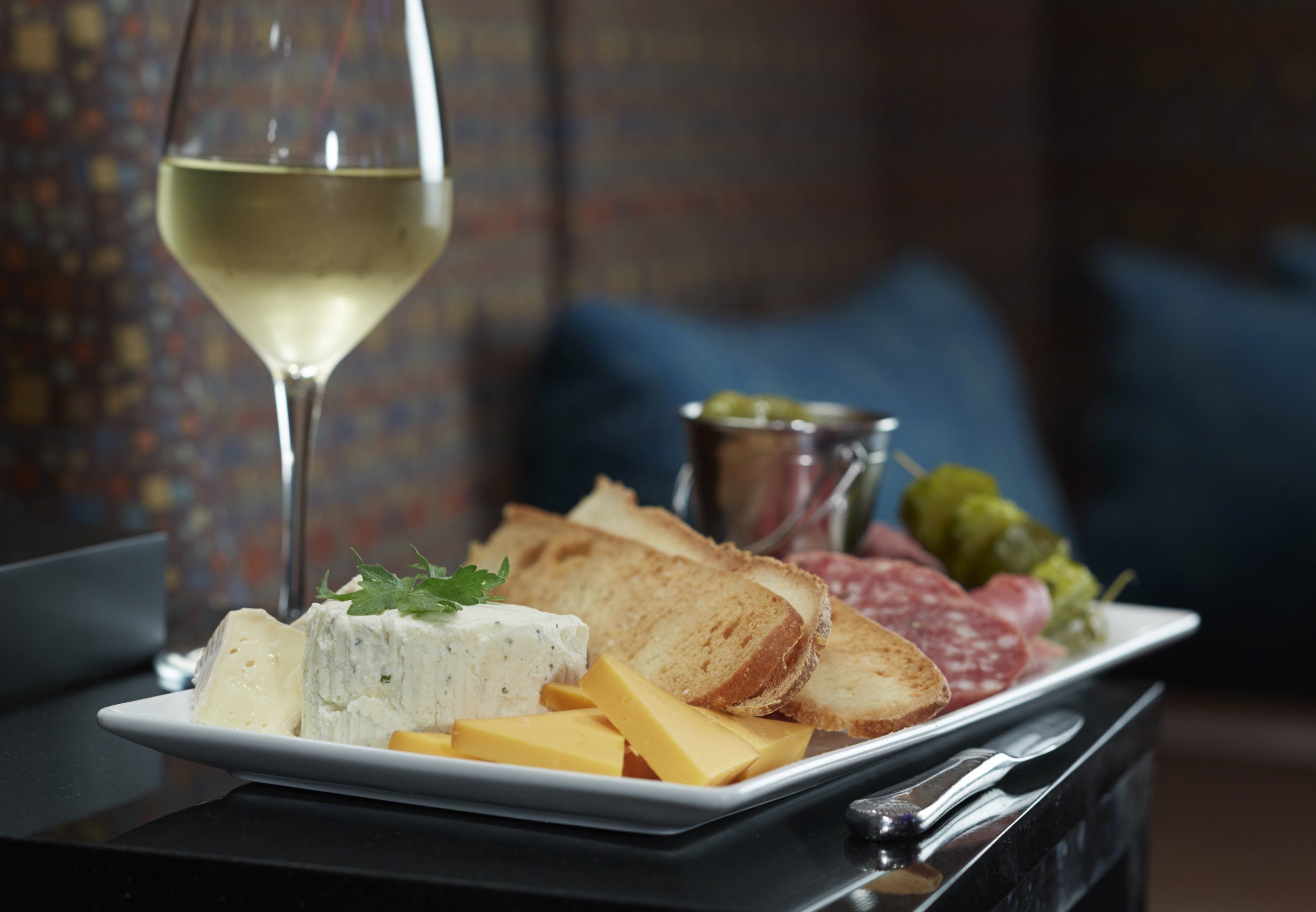 breakfast, lunch, dinner served; american cuisine