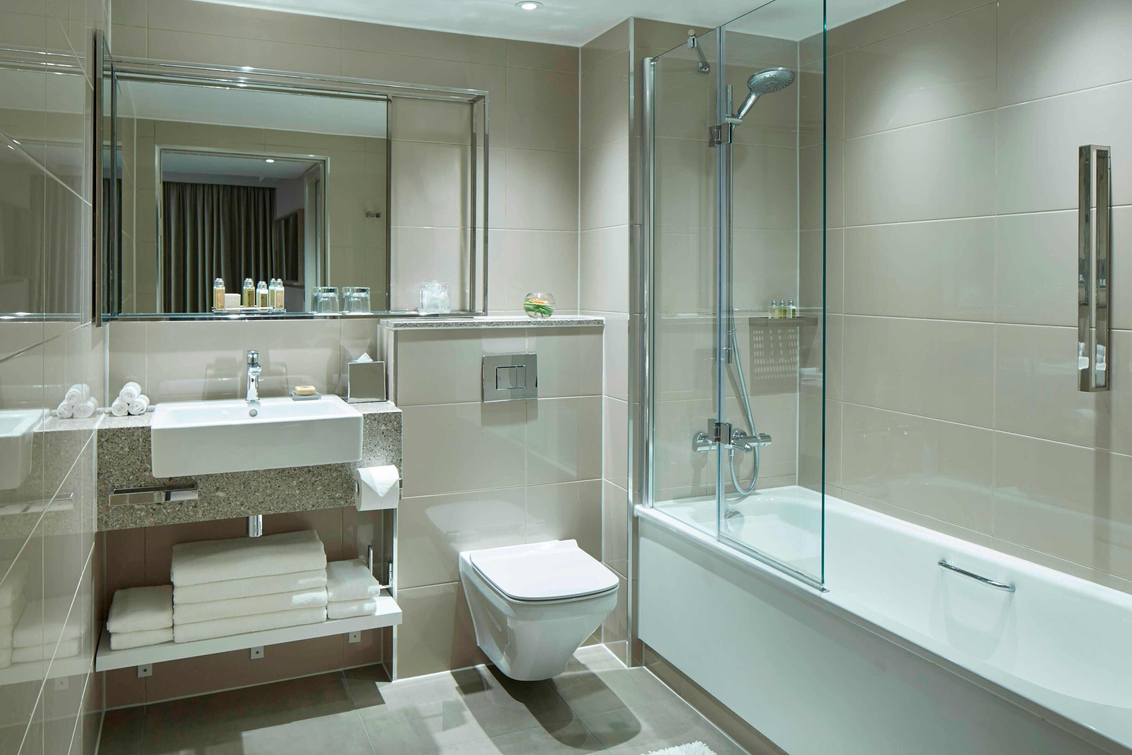 executive suite, 1 bedroom | bathroom | combined shower/bathtub, designer toiletries, hair dryer, towels